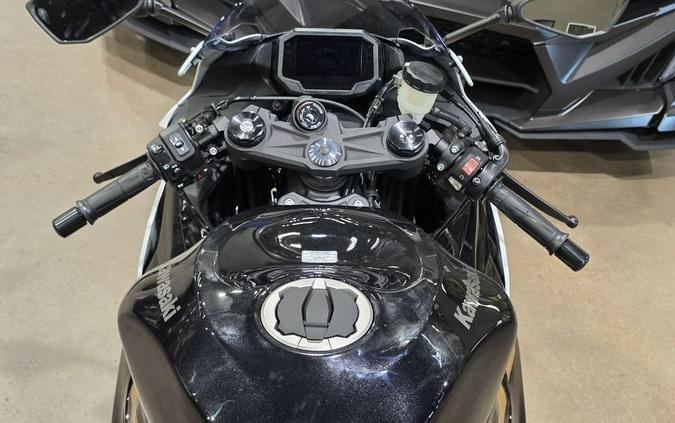 2026 Kawasaki Ninja® ZX™-6R Base