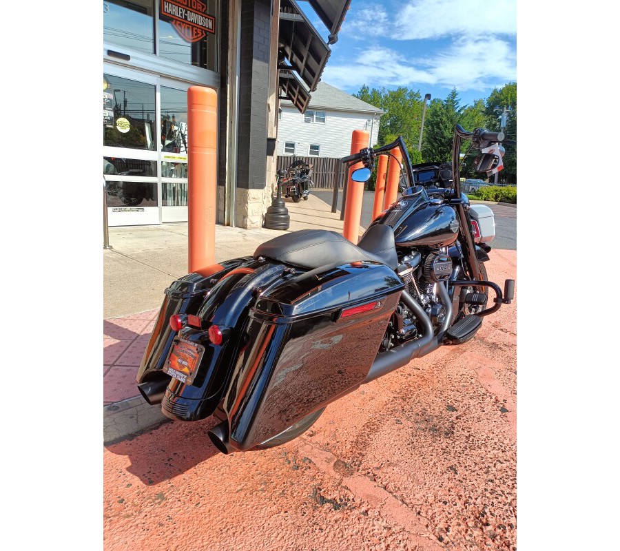 2023 Harley-Davidson Road King Special Vivid Black - Black Finish