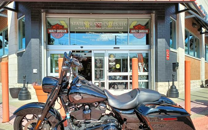 2023 Harley-Davidson Road King Special Vivid Black - Black Finish