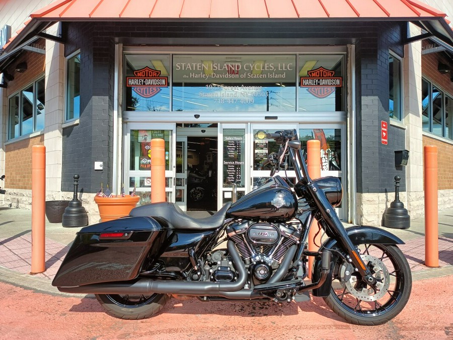 2023 Harley-Davidson Road King Special Vivid Black - Black Finish