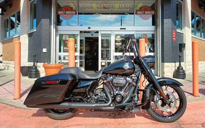 2023 Harley-Davidson Road King Special Vivid Black - Black Finish