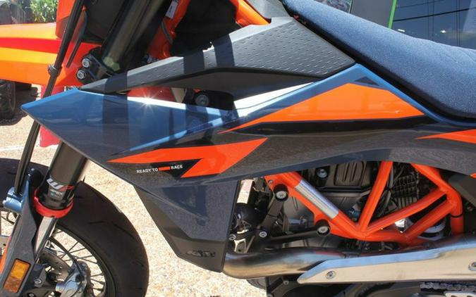 2026 KTM 690 SMC R