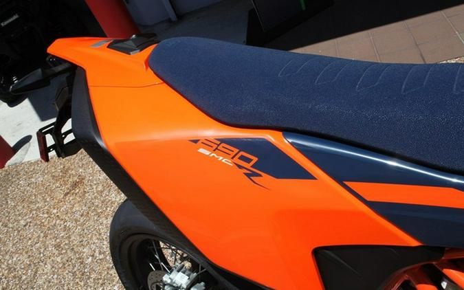 2026 KTM 690 SMC R