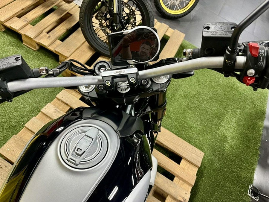 2025 Ducati Scrambler Icon Dark Icon Thrilling Black