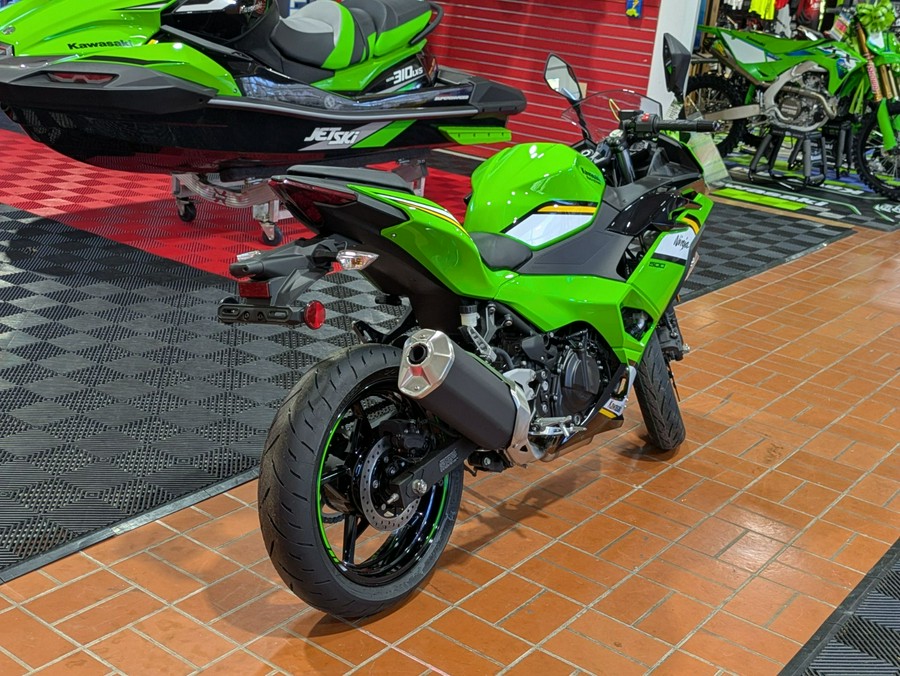 2025 Kawasaki Ninja 500 KRT Edition