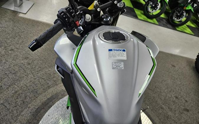 2024 Kawasaki Z7 Hybrid ABS