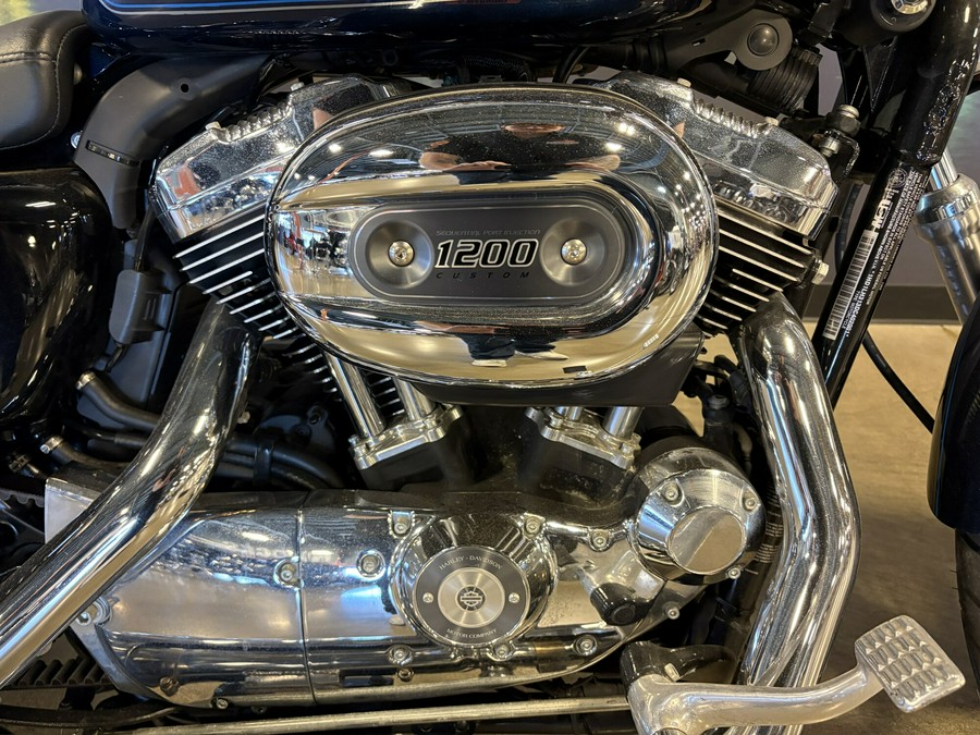2013 Harley-Davidson 1200 Custom XL1200C