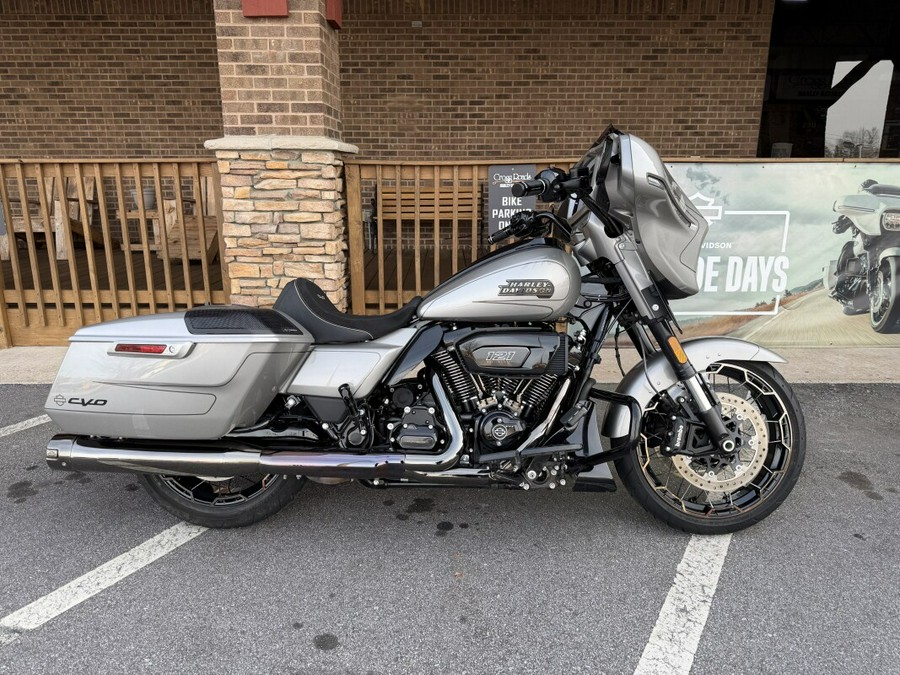 2023 Harley-Davidson® CVO™ Street Glide® Dark Platinum w/Pinstripe