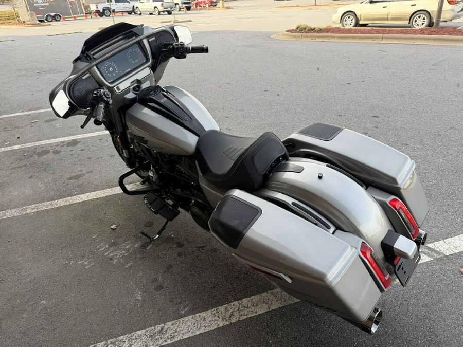 2023 Harley-Davidson® CVO™ Street Glide® Dark Platinum w/Pinstripe