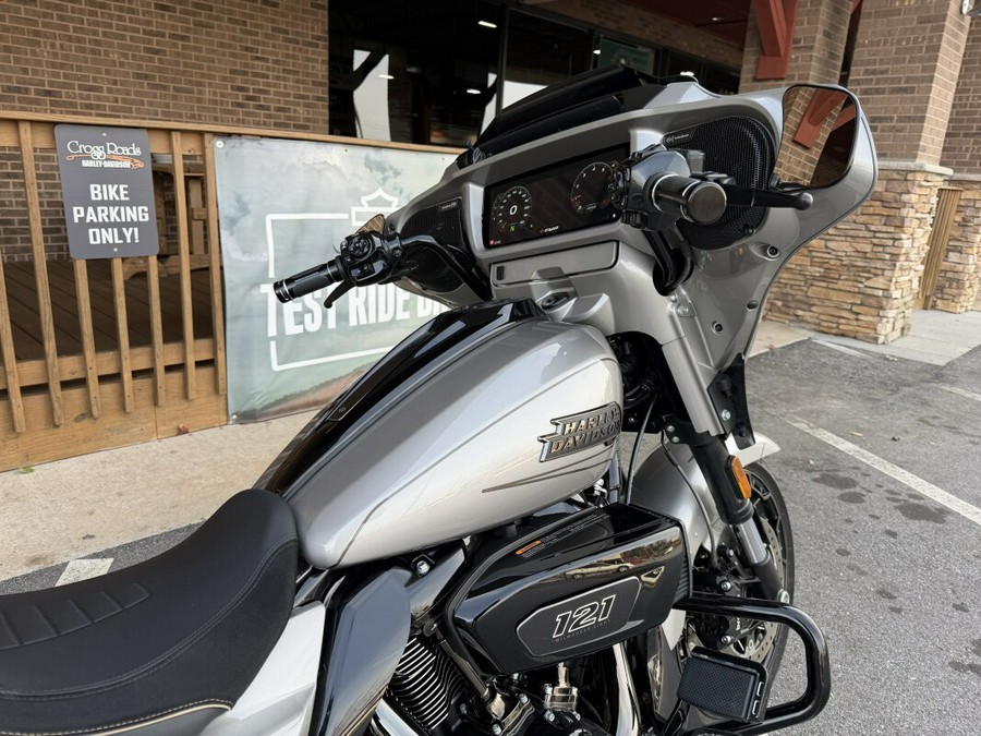 2023 Harley-Davidson® CVO™ Street Glide® Dark Platinum w/Pinstripe