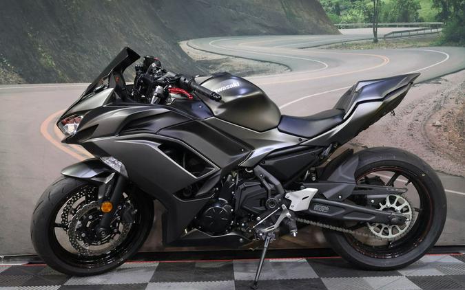 2022 Kawasaki Ninja® 650 ABS Metallic Matte Graphenesteel Gray
