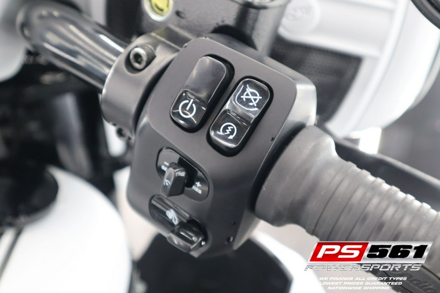 2024 Indian Chieftain® Dark Horse® with PowerBand Audio Package