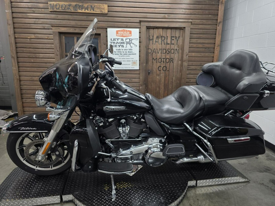 2019 Harley-Davidson® Electra Glide® Ultra Classic® BLACK W/PINSTRIPE