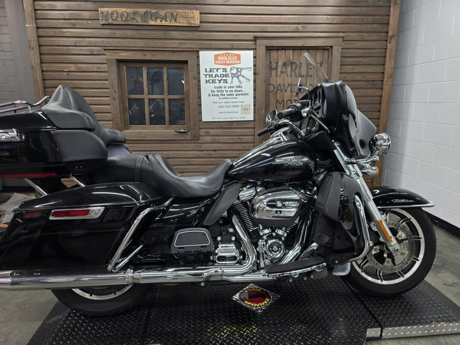 2019 Harley-Davidson® Electra Glide® Ultra Classic® BLACK W/PINSTRIPE