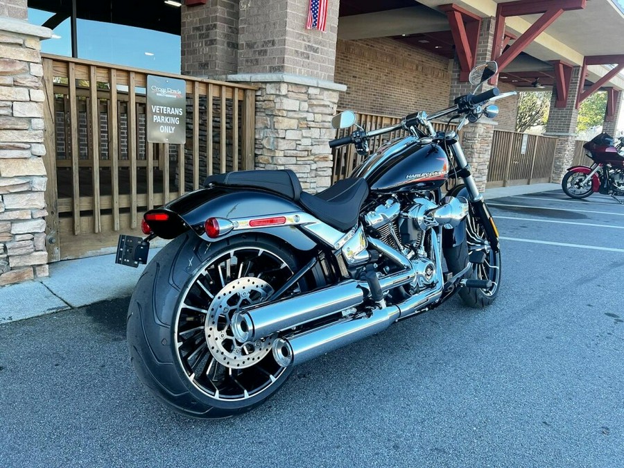 2023 Harley-Davidson Breakout Vivid Black (Chrome Finish w/ Cast Wheels)
