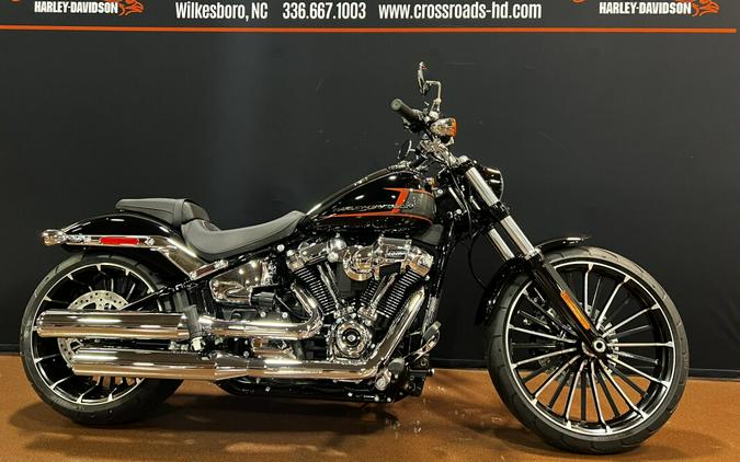 2023 Harley-Davidson Breakout Vivid Black (Chrome Finish w/ Cast Wheels)