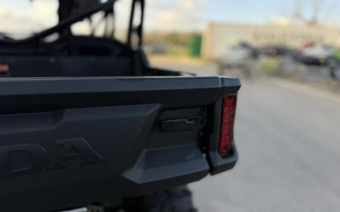 2023 Honda® Pioneer 1000-6 Deluxe Crew