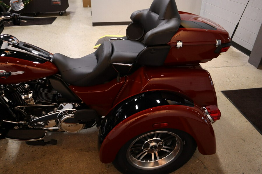 2024 Harley-Davidson Tri Glide Ultra Trike FLHTCUTG