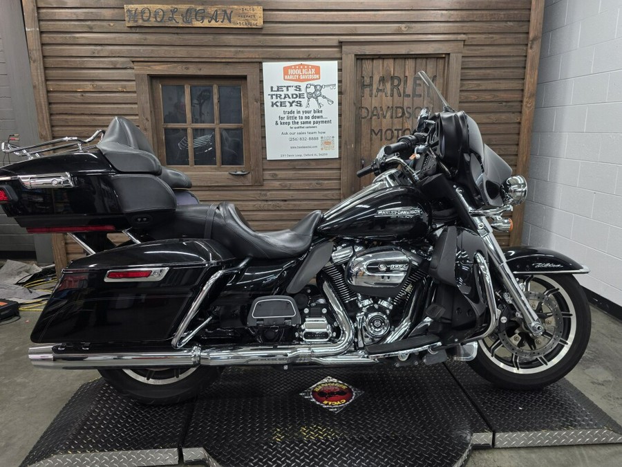 2019 Harley-Davidson® Electra Glide® Ultra Classic® BLACK W/PINSTRIPE