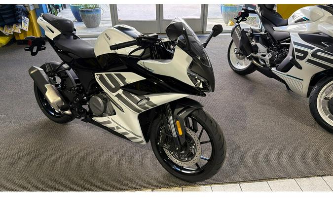 2026 CFMOTO 300 SS NEBULA