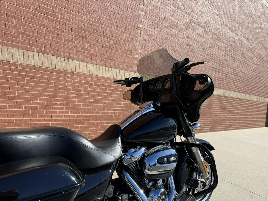 FLHX 2018 Street Glide®