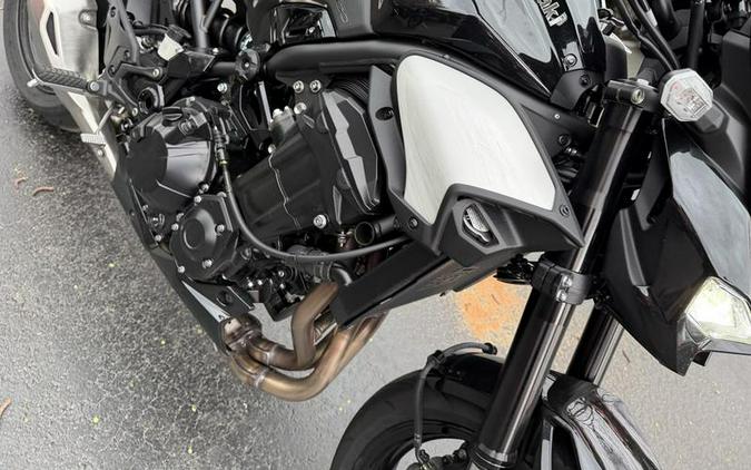 2025 Kawasaki Z900 ABS Metallic Spark Black/Metallic Carbon Gray
