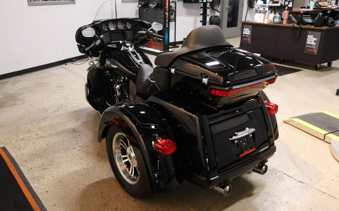 2024 Harley-Davidson Tri Glide Ultra Trike FLHTCUTG