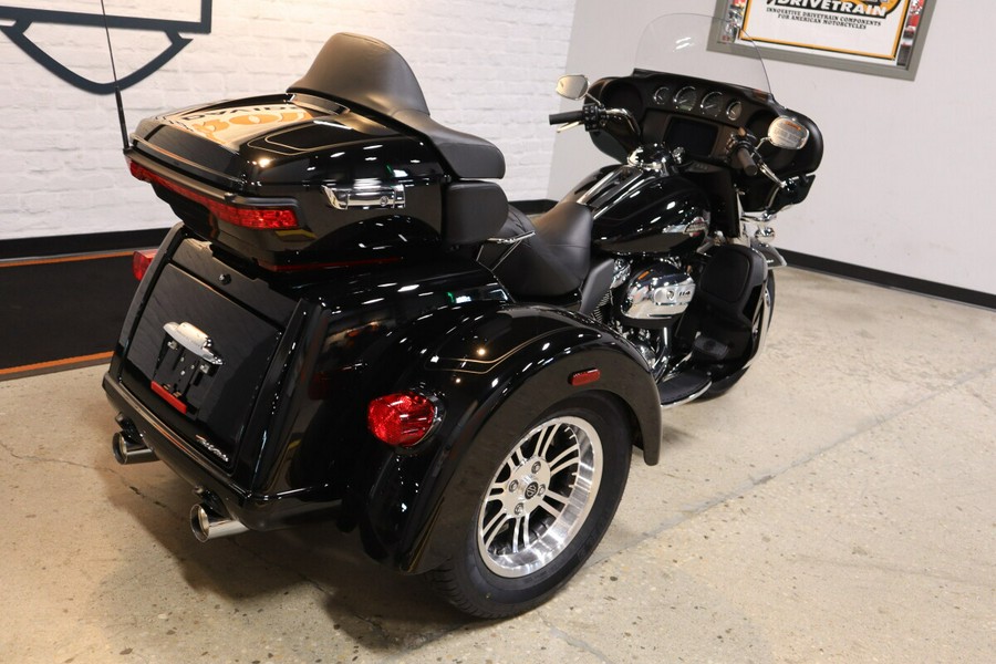 2024 Harley-Davidson Tri Glide Ultra Trike FLHTCUTG