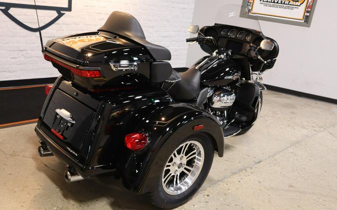 2024 Harley-Davidson Tri Glide Ultra Trike FLHTCUTG