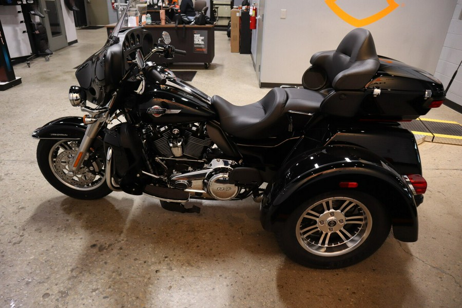 2024 Harley-Davidson Tri Glide Ultra Trike FLHTCUTG