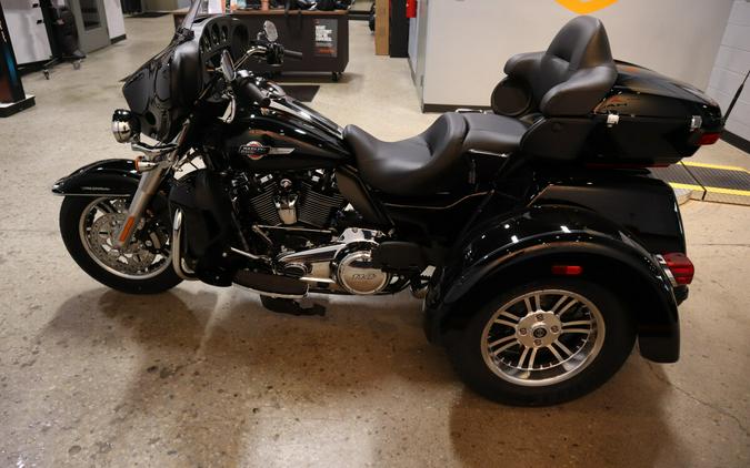 2024 Harley-Davidson Tri Glide Ultra Trike FLHTCUTG