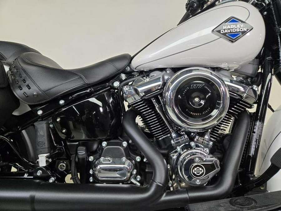 2025 Harley-Davidson® FLHC - Heritage Classic