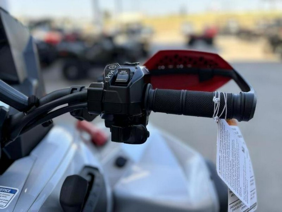 2026 Can-Am® Renegade X mr 1000 R Hyper Silver & Legion Red