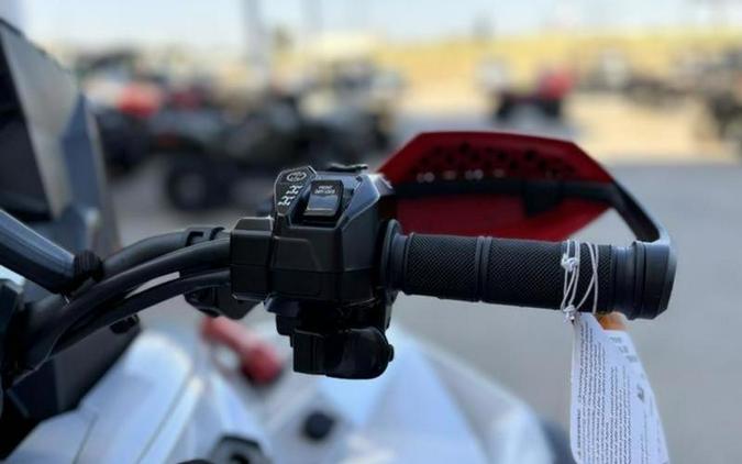 2026 Can-Am® Renegade X mr 1000 R Hyper Silver & Legion Red