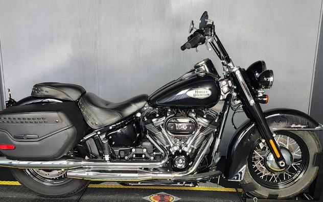 2021 Harley-Davidson Heritage Classic 114 FLHCS BLACK W/PINSTRIPE