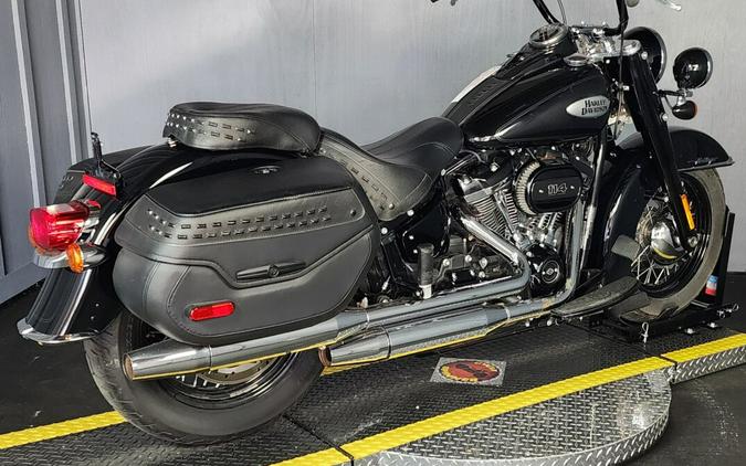 2021 Harley-Davidson Heritage Classic 114 FLHCS BLACK W/PINSTRIPE