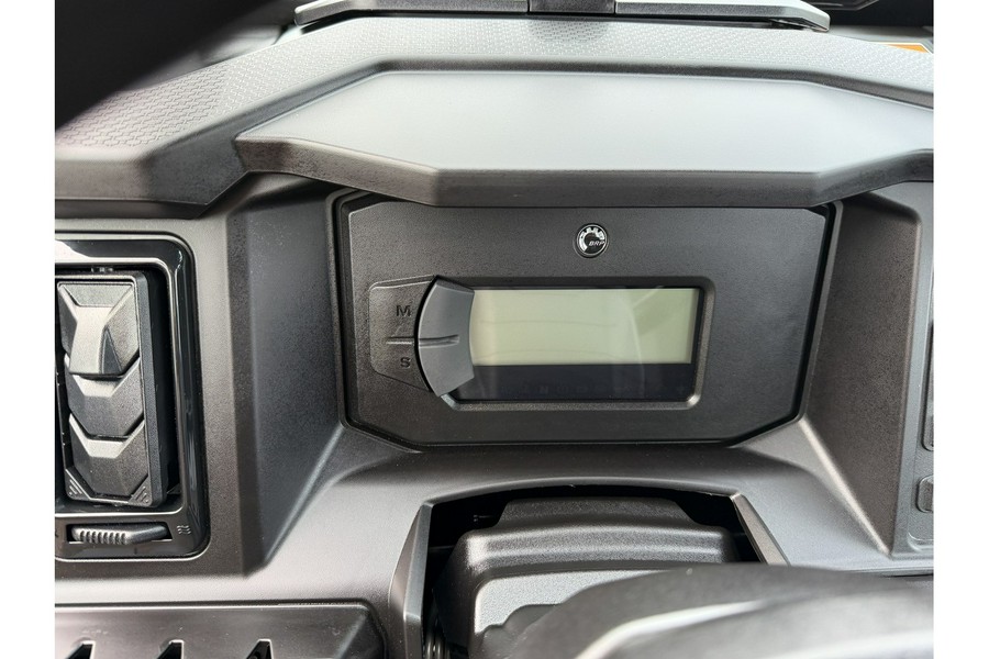 2026 Can-Am DEFENDER XT CAB HD11