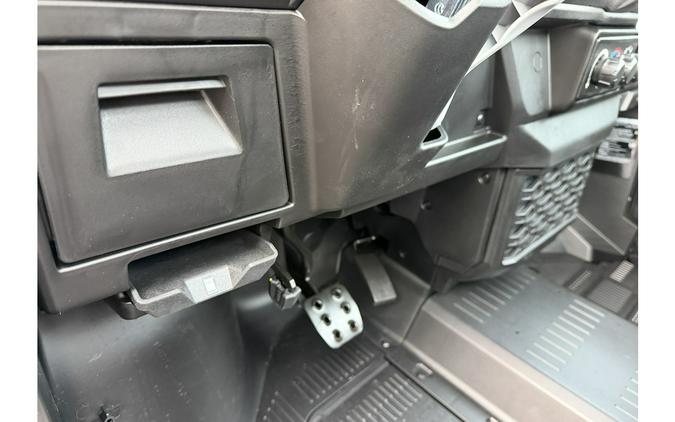 2026 Can-Am DEFENDER XT CAB HD11