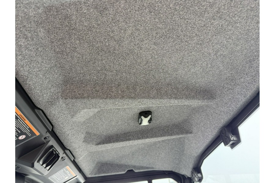 2026 Can-Am DEFENDER XT CAB HD11