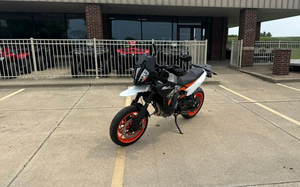 2024 KTM SMT 890