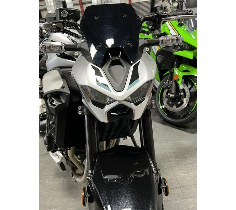 2025 Kawasaki Z900 ABS Galaxy Silver/Metallic Spark Black