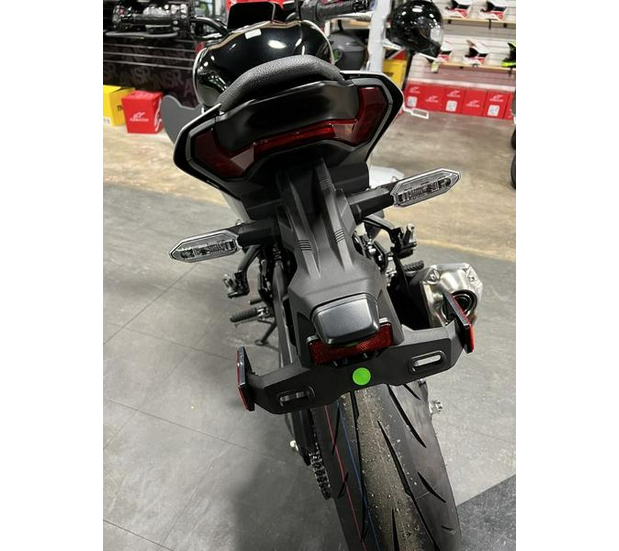 2025 Kawasaki Z900 ABS Galaxy Silver/Metallic Spark Black