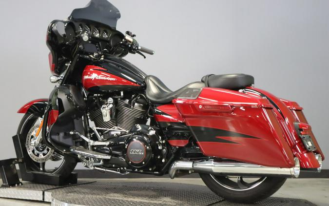 2017 Harley-Davidson Street Glide CVO FLHXSE