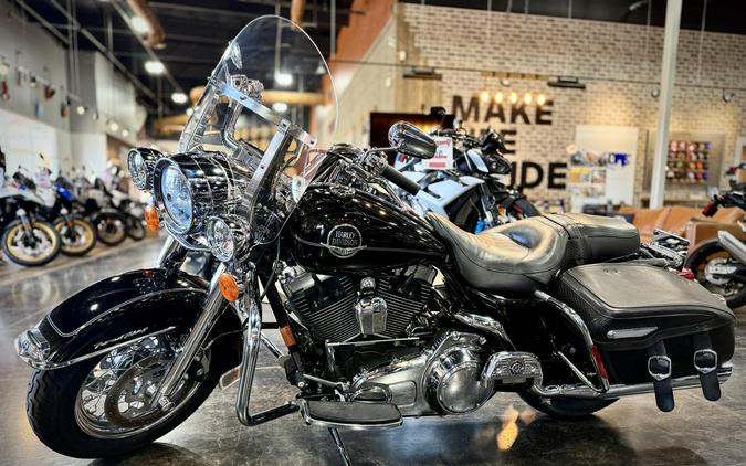 2008 Harley-Davidson® Road King® Classic Vivid Black w/Spoke Wheels