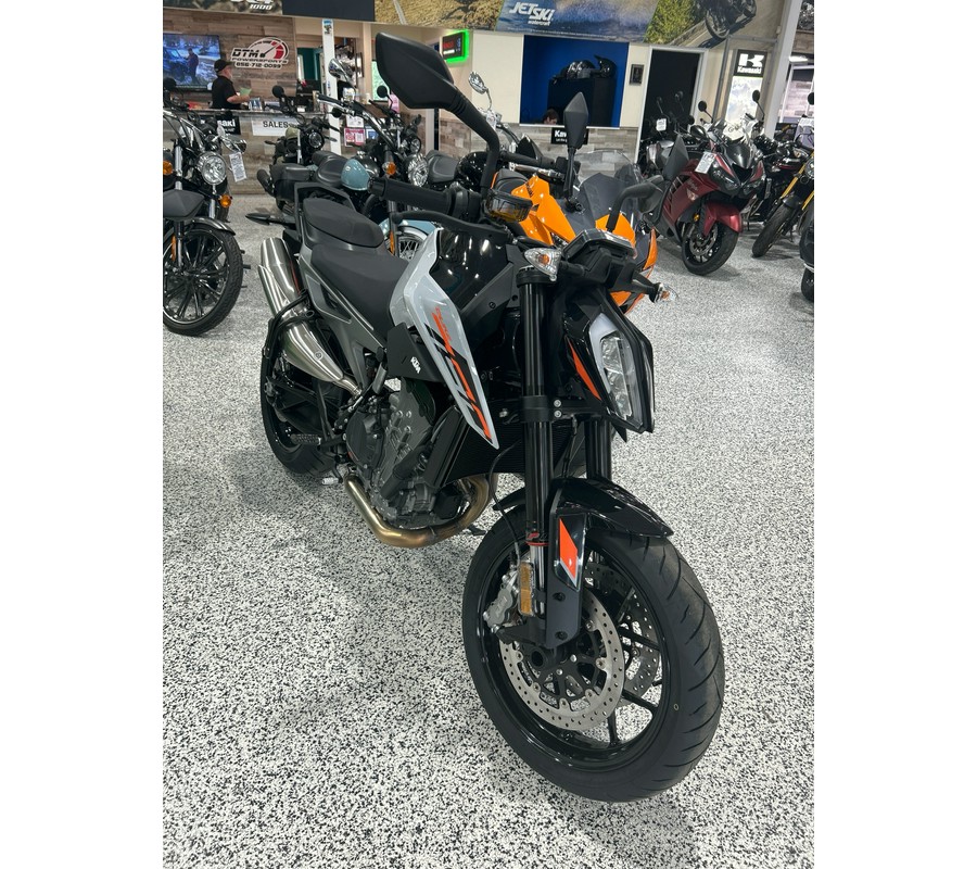 2024 KTM Duke 790