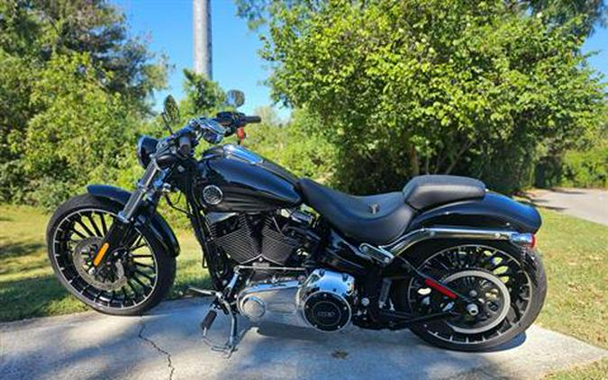 2017 Harley-Davidson Breakout®