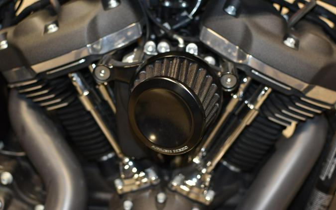 2018 Harley-Davidson Street Bob Olive Gold