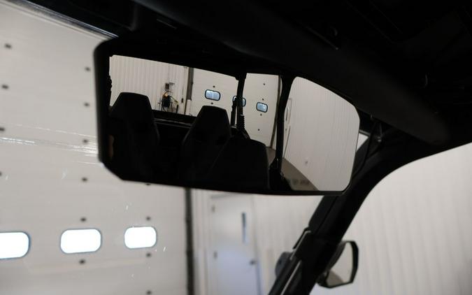 2024 Can-Am® 1000R MAX XTP Commander