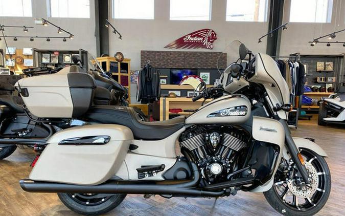 2023 Indian Motorcycle® Roadmaster® Dark Horse® Silver Quartz Smoke