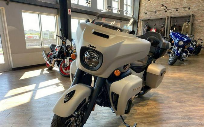 2023 Indian Motorcycle® Roadmaster® Dark Horse® Silver Quartz Smoke